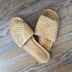 Mohinder Woven Flats - Size 9